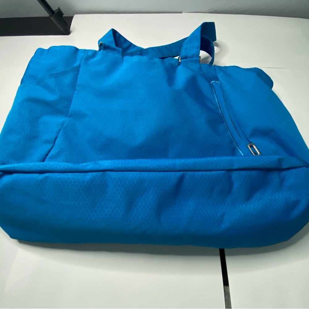 High Sierra blue travel tote.
